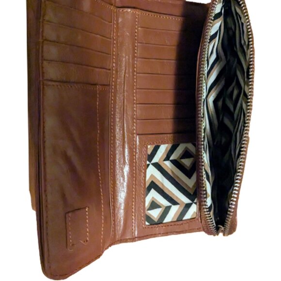 LATICO BELL LARGE CLUTCH WALLET - Picture 13 of 13